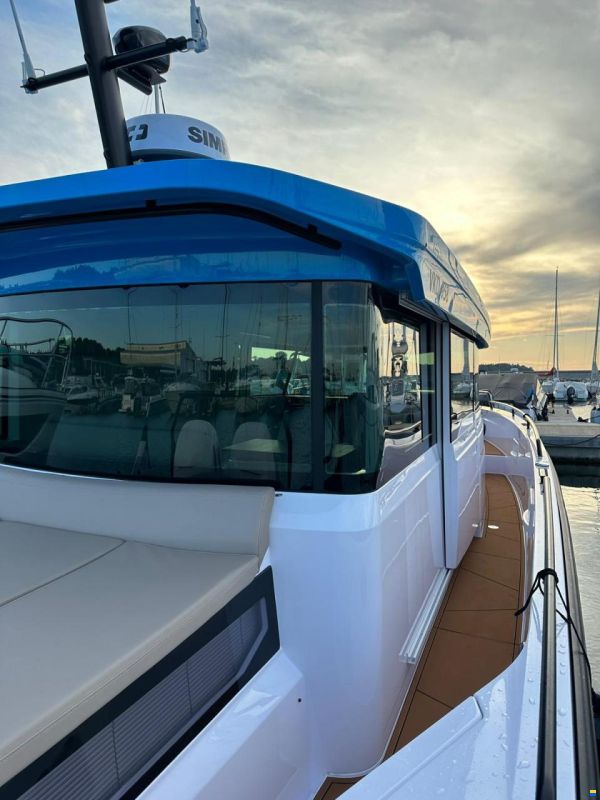 Axopar 37 XC Cross Cabin
