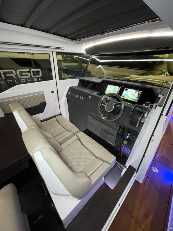 Axopar 37 XC Cross Cabin