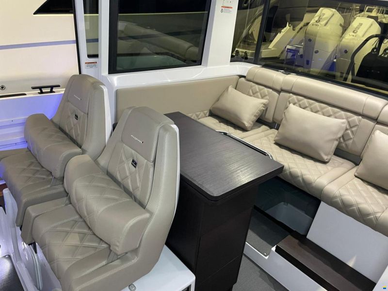 Axopar 37 XC Cross Cabin