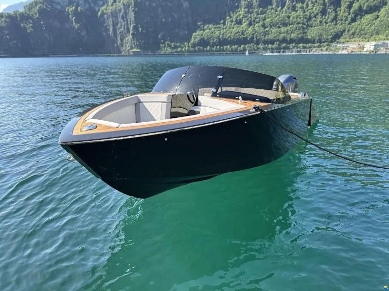 Flying Shark 5.7 Black Capri