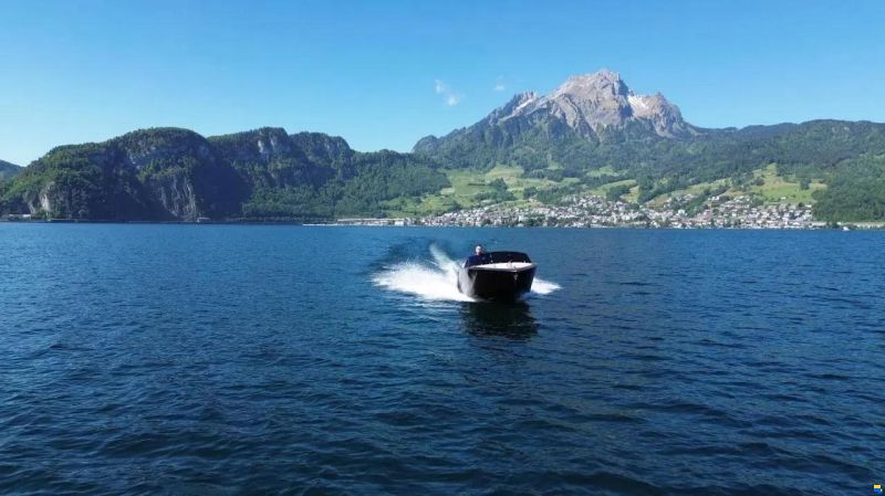 Flying Shark 5.7 Black Capri