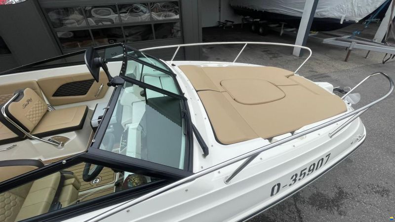 Sea Ray Sun Sport 230 Outboard