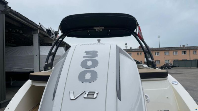 Sea Ray Sun Sport 230 Outboard