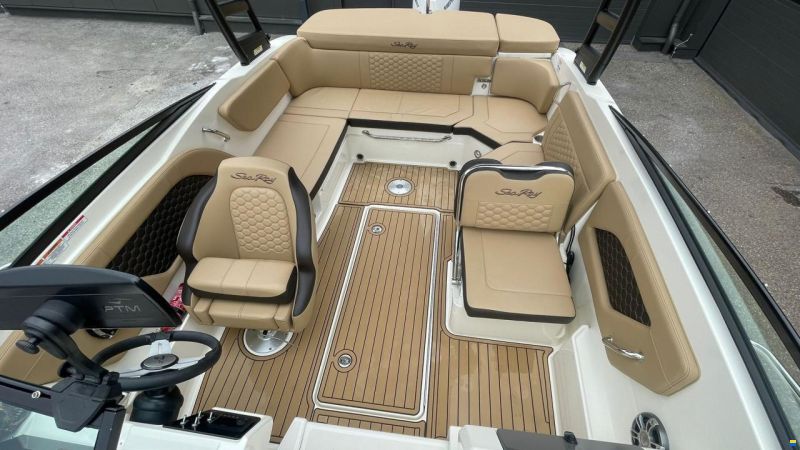 Sea Ray Sun Sport 230 Outboard
