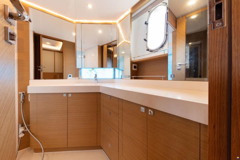 Selene 62 Explorer