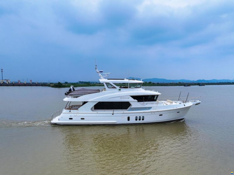 Selene 62 Explorer