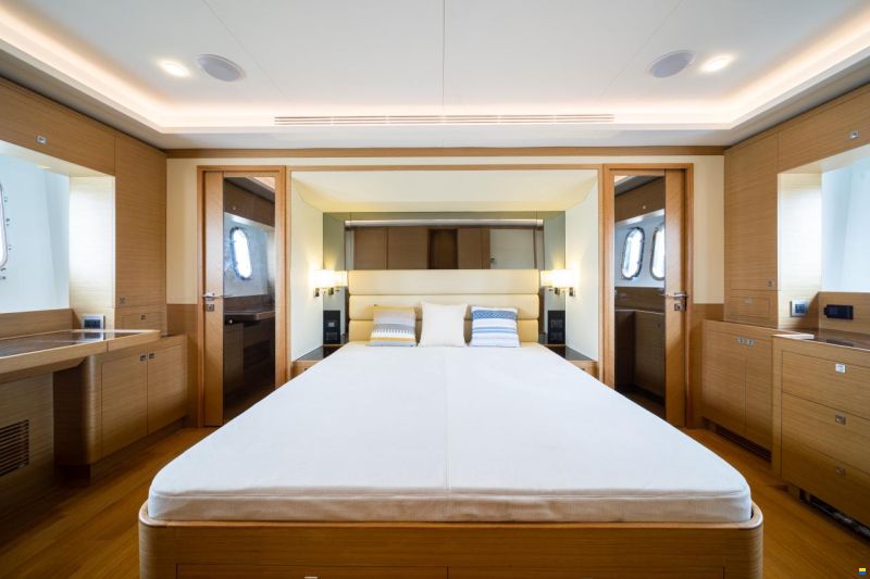 Selene 62 Explorer