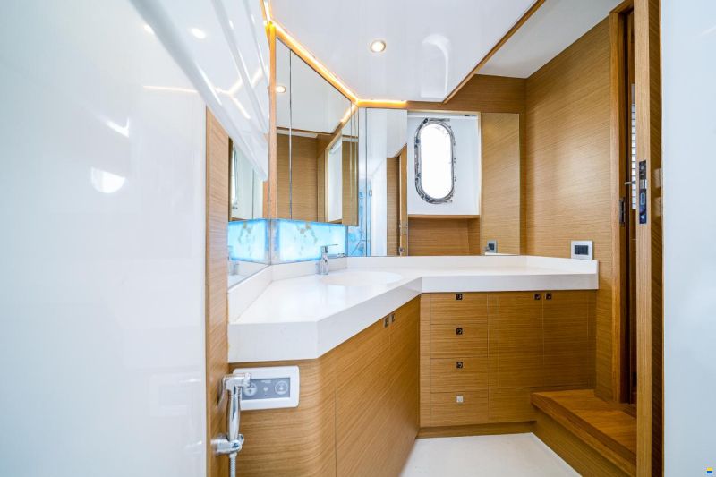 Selene 62 Explorer