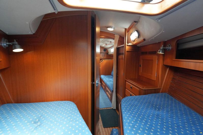 Hallberg-Rassy 37