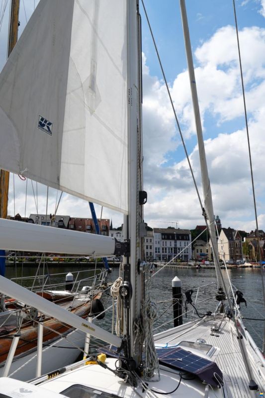 Hallberg-Rassy 37