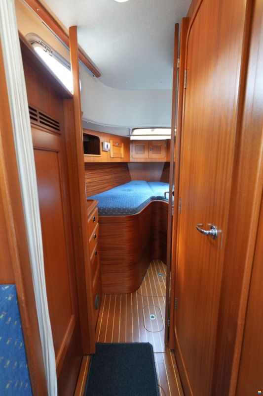 Hallberg-Rassy 37