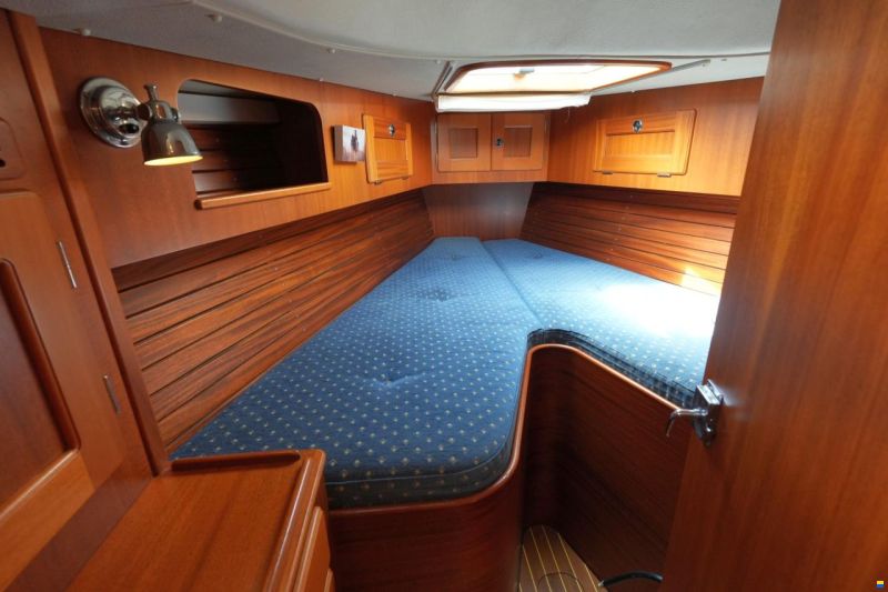 Hallberg-Rassy 37