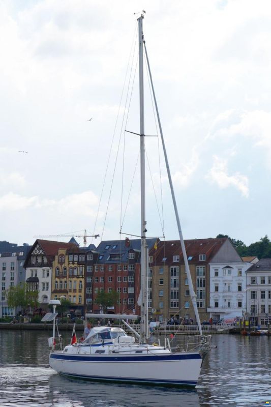 Hallberg-Rassy 37