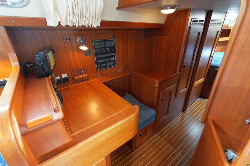 Hallberg-Rassy 37