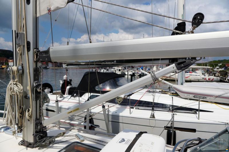 Hallberg-Rassy 37