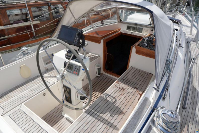 Hallberg-Rassy 37