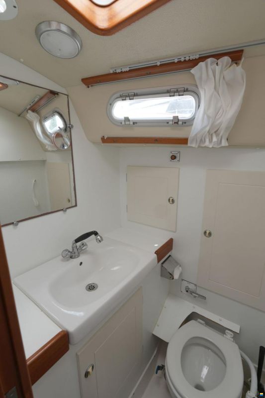 Hallberg-Rassy 37