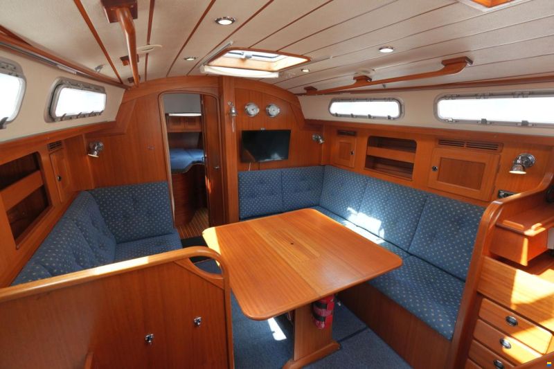 Hallberg-Rassy 37