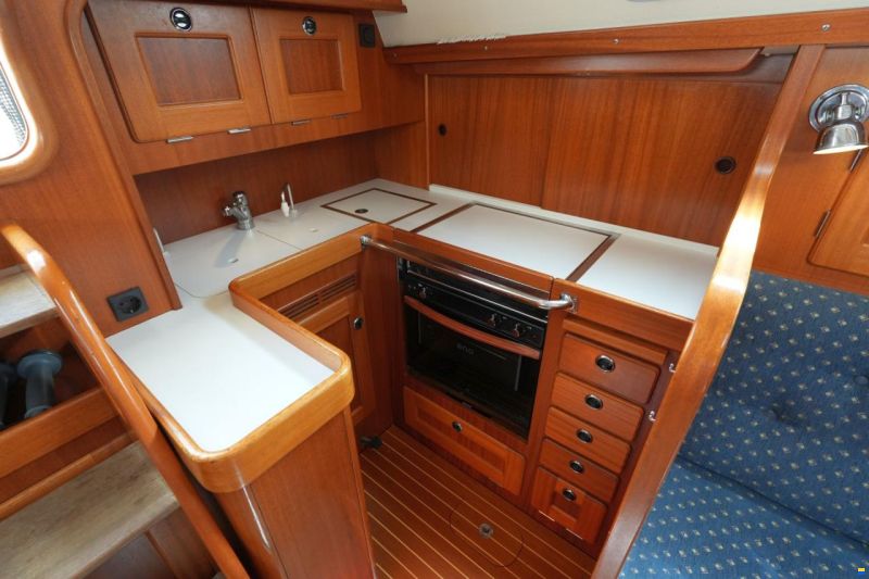 Hallberg-Rassy 37
