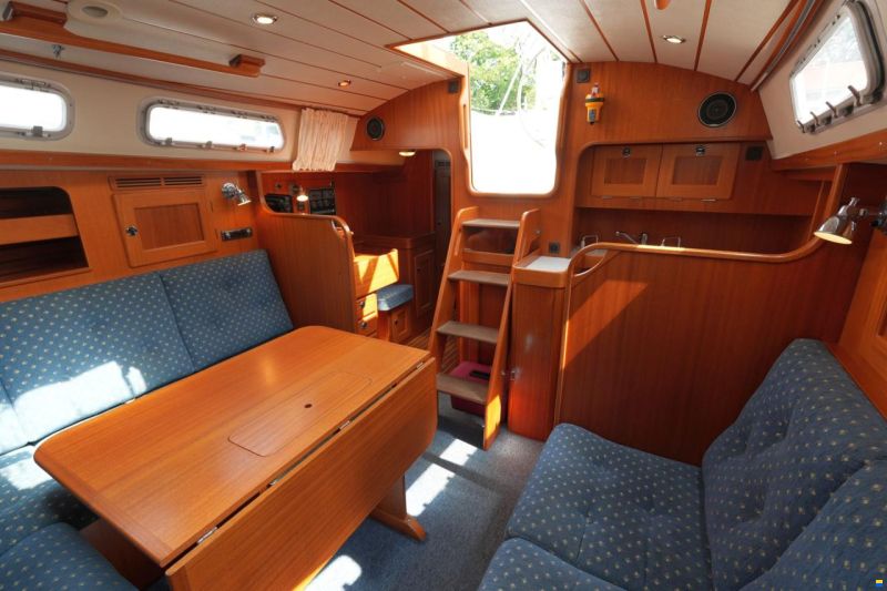 Hallberg-Rassy 37