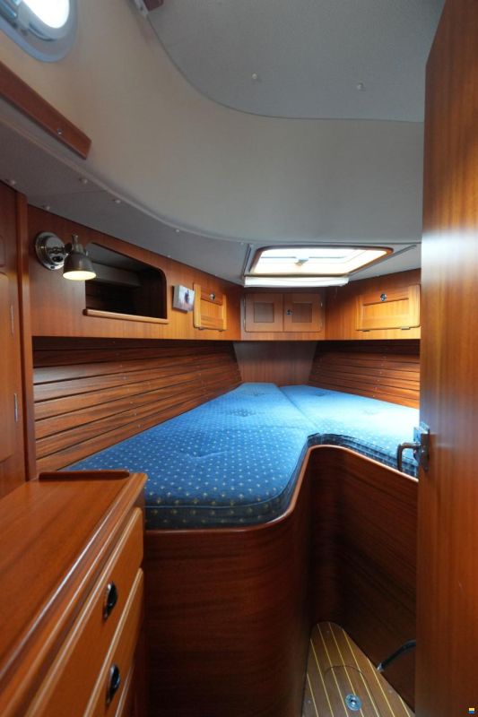 Hallberg-Rassy 37