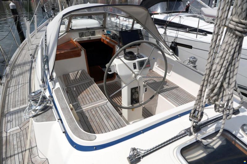 Hallberg-Rassy 37