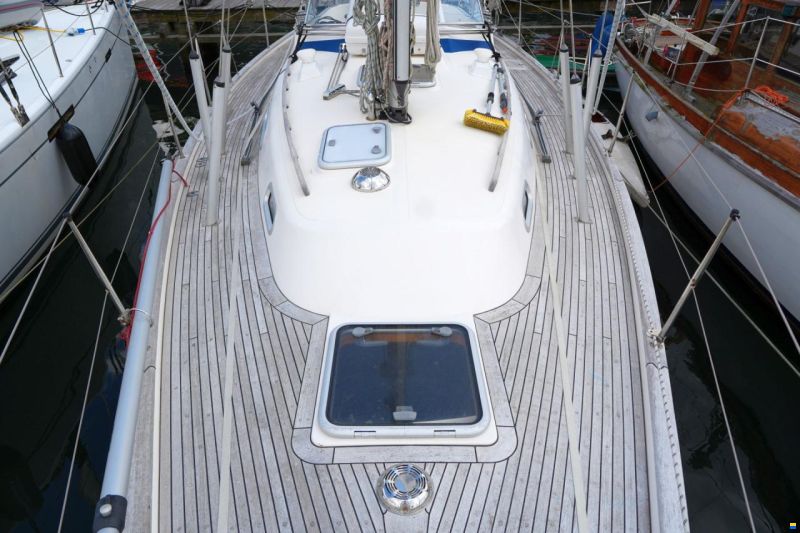 Hallberg-Rassy 37