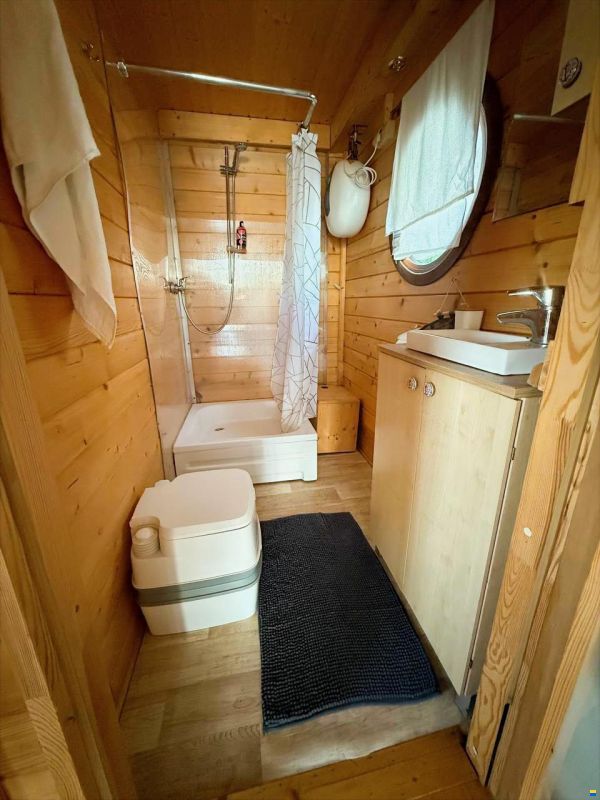 Houseboat with the Soul