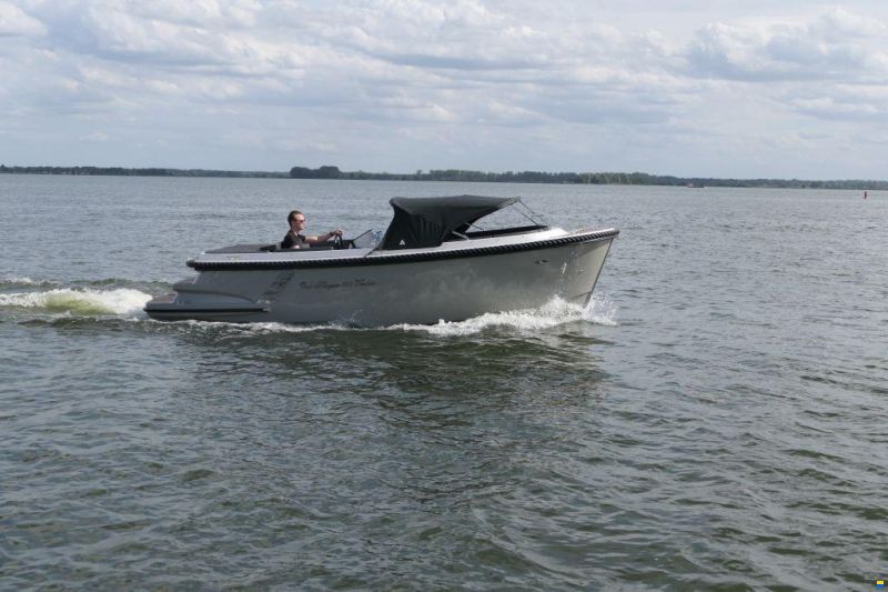 Oud Huijzer 650 Tender