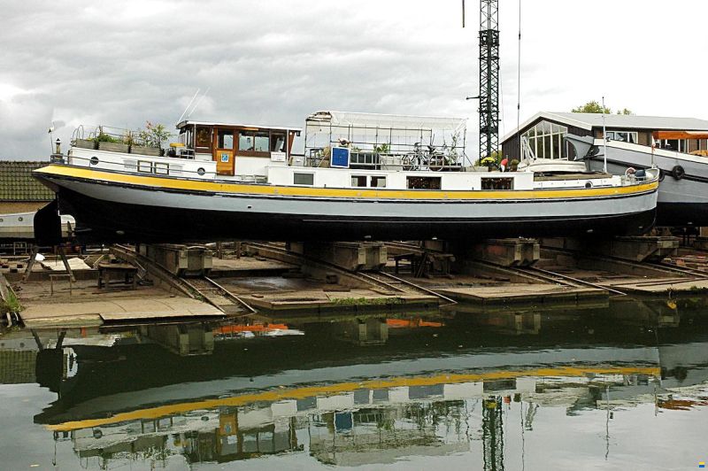 Luxemotor, Wohnschiff