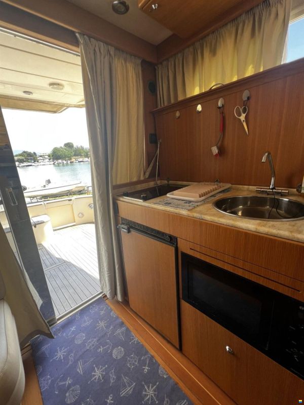 Portofino Marine 37 FLY