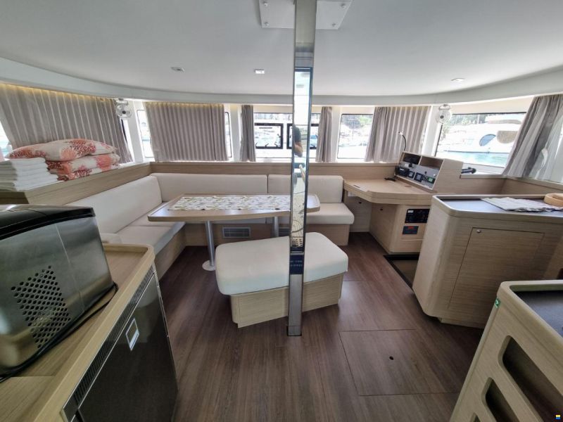 Lagoon 42