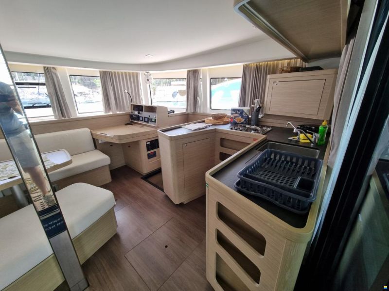 Lagoon 42