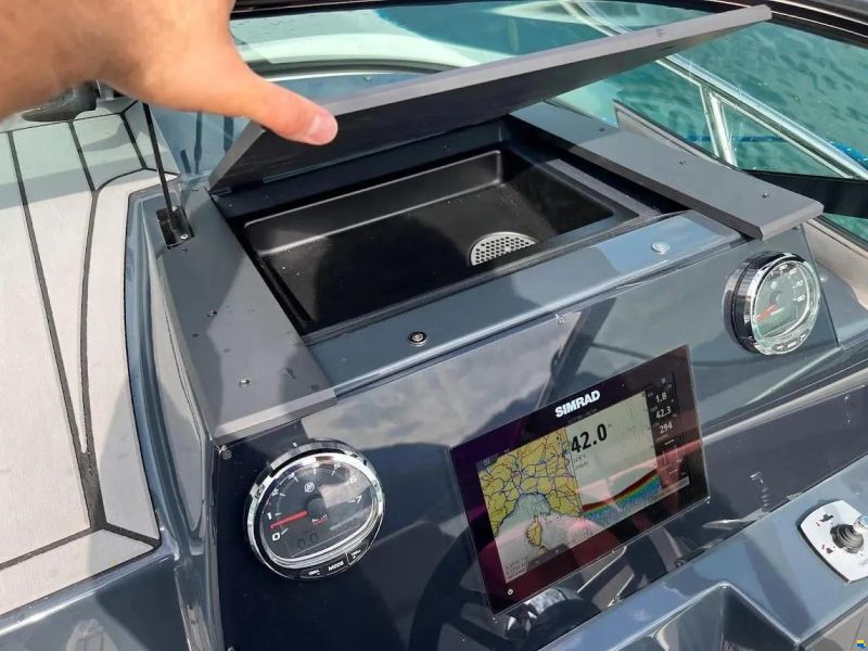 Flipper 650 Day Cruiser