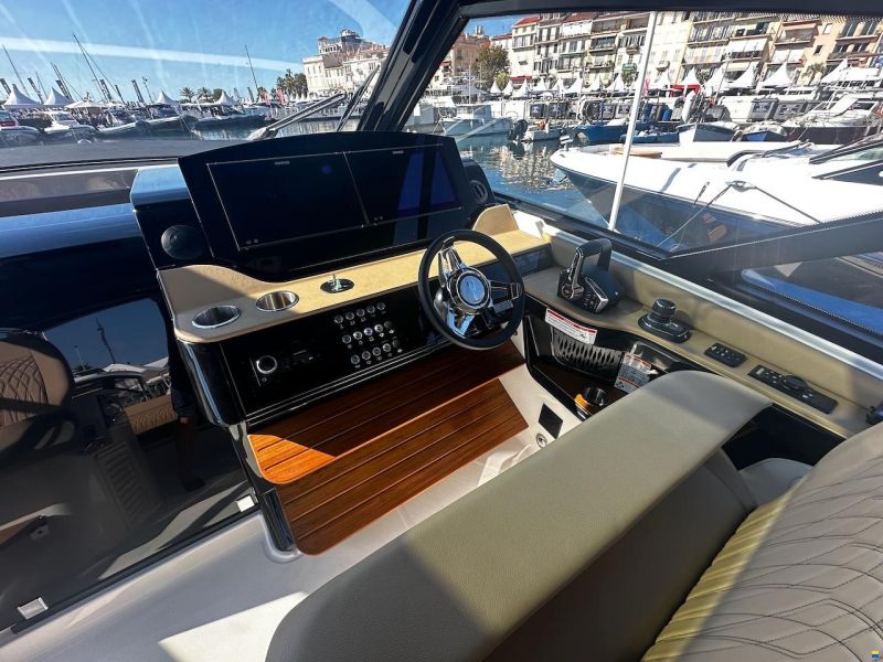 Sea Ray Sundancer 370