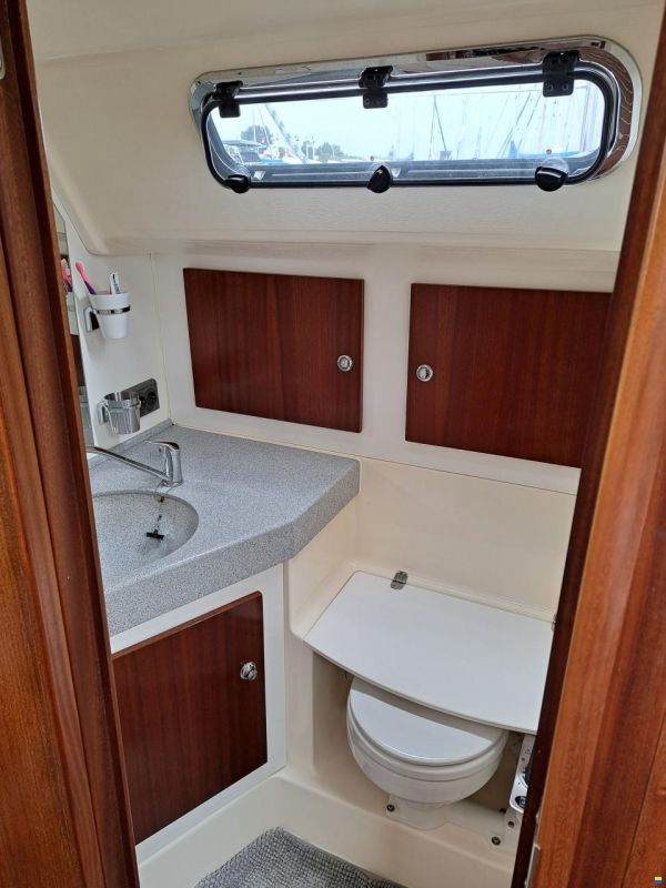 Bavaria 37