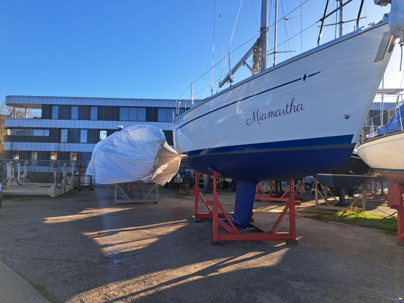 Bavaria 37