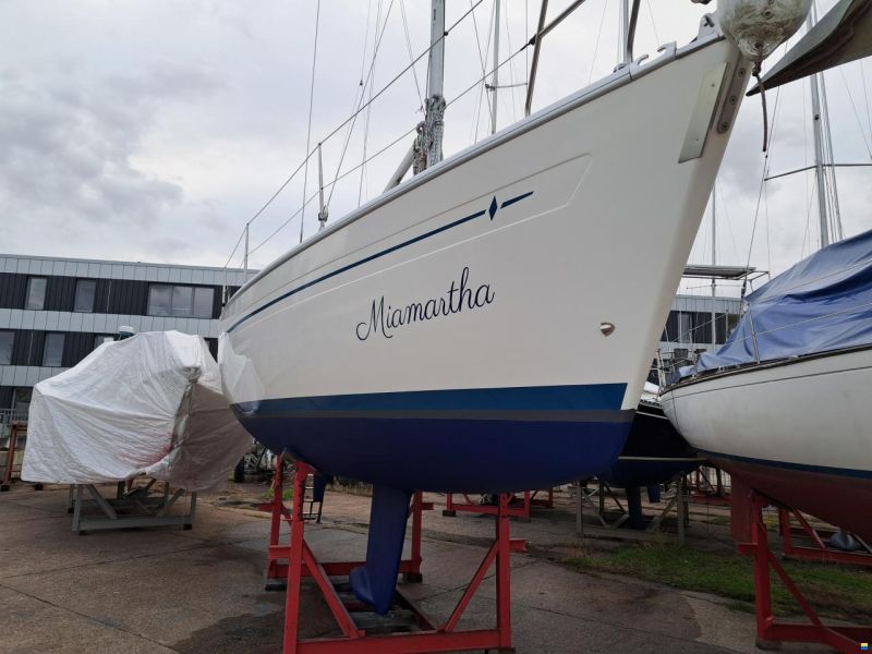 Bavaria 37