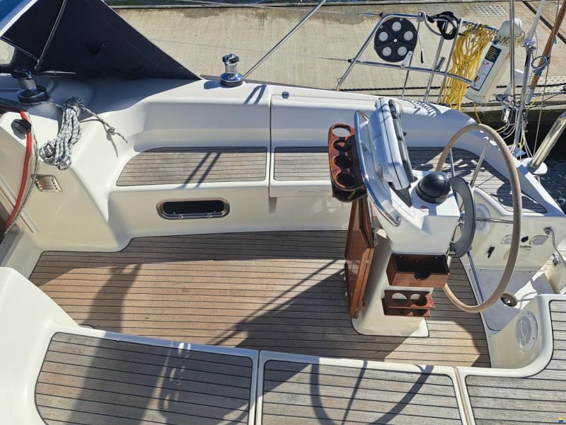 Bavaria 37