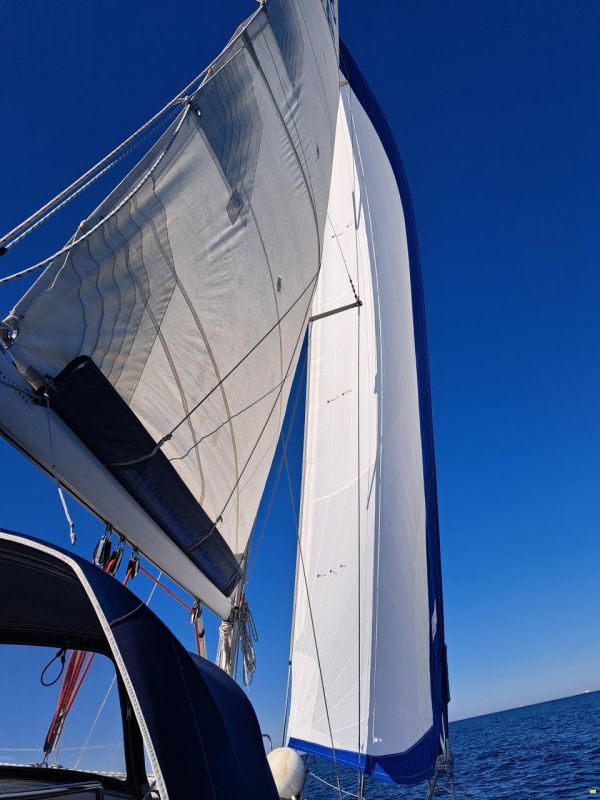 Bavaria 37