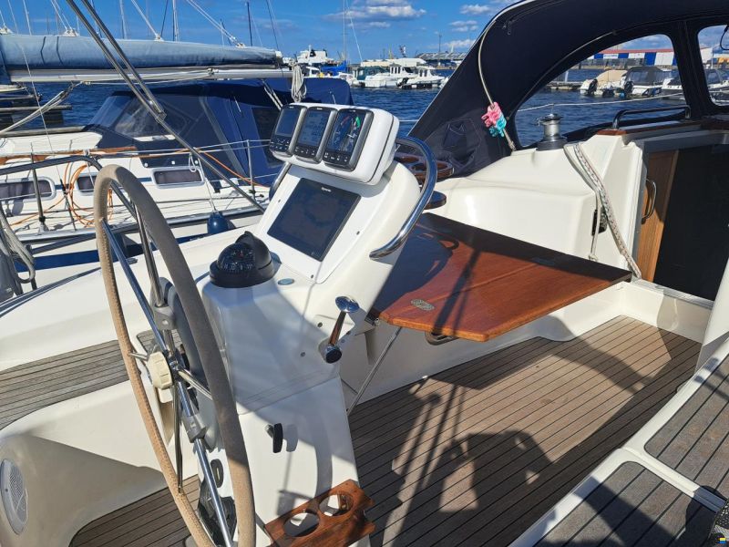Bavaria 37