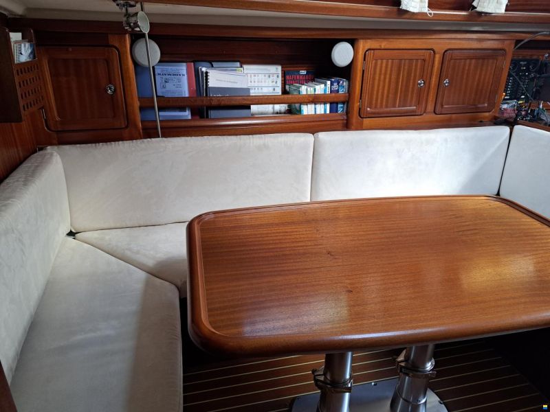Bavaria 37