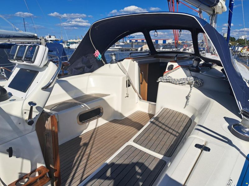 Bavaria 37