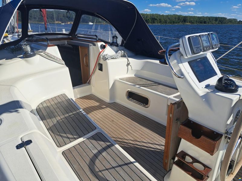Bavaria 37