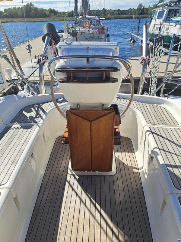 Bavaria 37