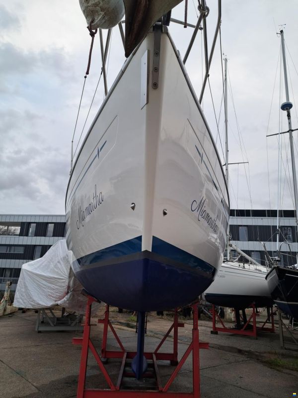Bavaria 37