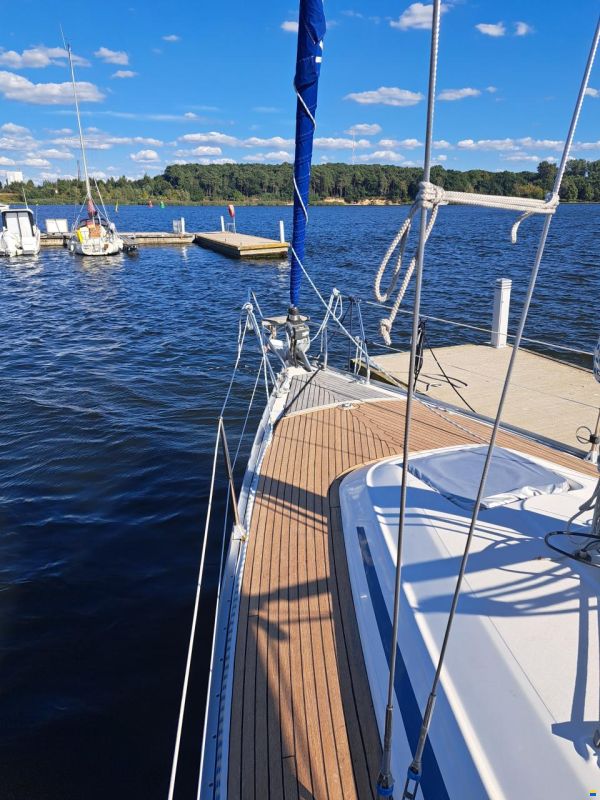 Bavaria 37