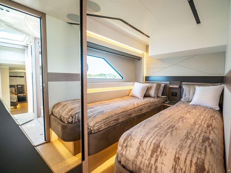Sunseeker Predator 65