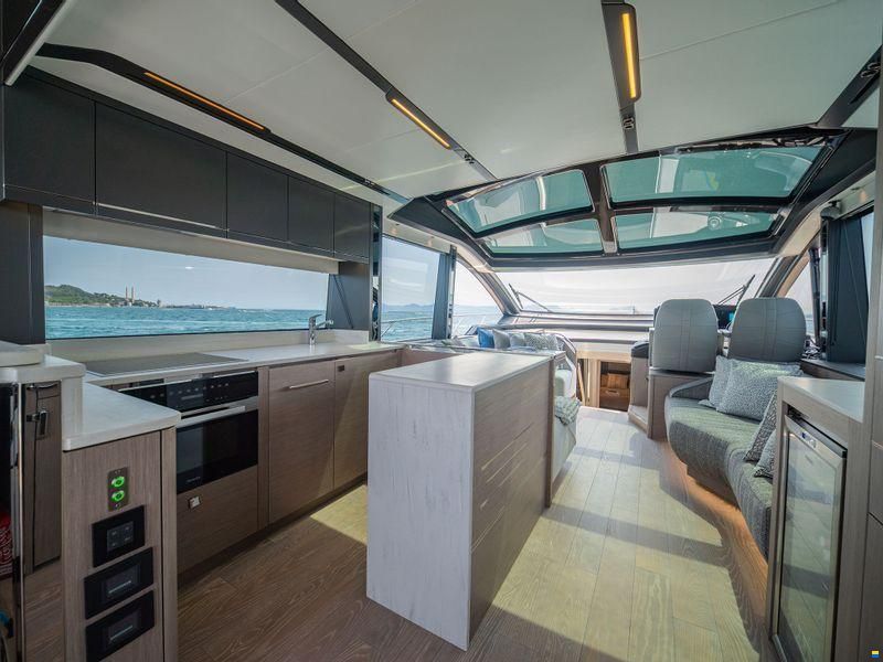 Sunseeker Predator 65