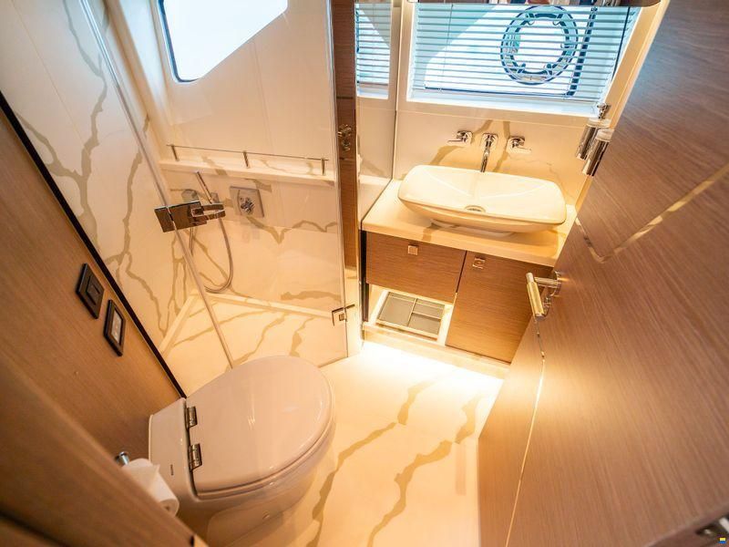 Sunseeker Predator 65